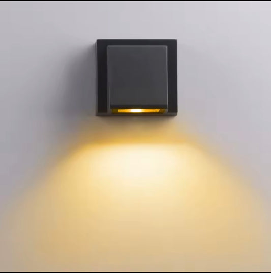 OUTDOOR WALL LIGHT.